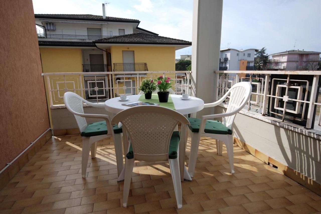 Apartamento Residenza Gardenia Lignano Sabbiadoro Exterior foto